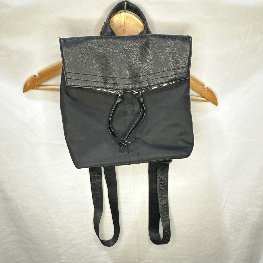Botkier New‎ York Black Casual Chic Zip/Magnetic, Adjustable Strap Pockets